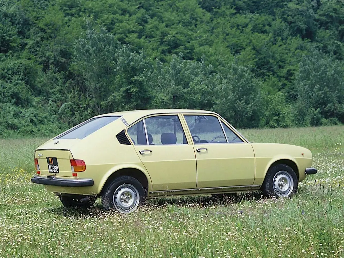Alfa Romeo Alfasud I Рестайлинг 1 Фастбек Berlina — фото 5