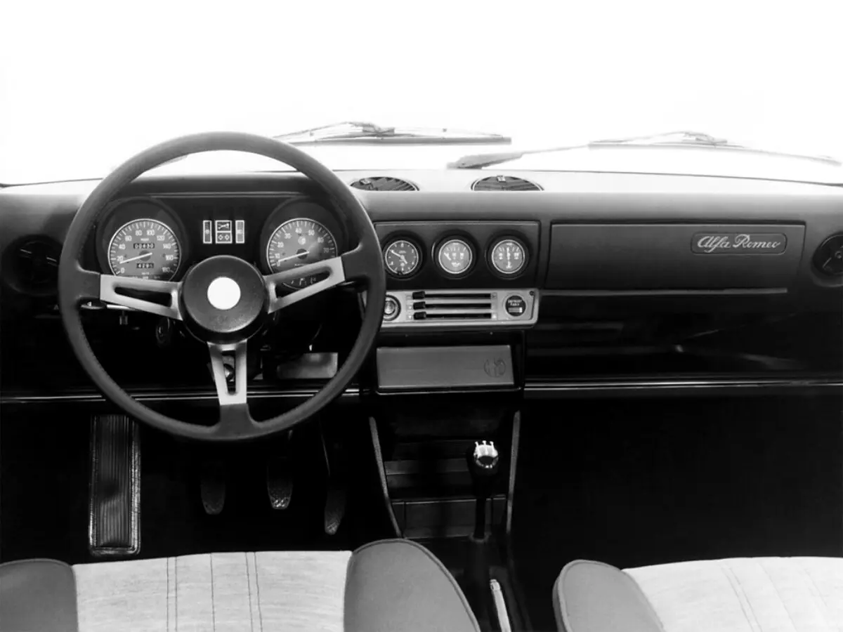 Alfa Romeo Alfasud I Рестайлинг 1 Фастбек TI — фото 5