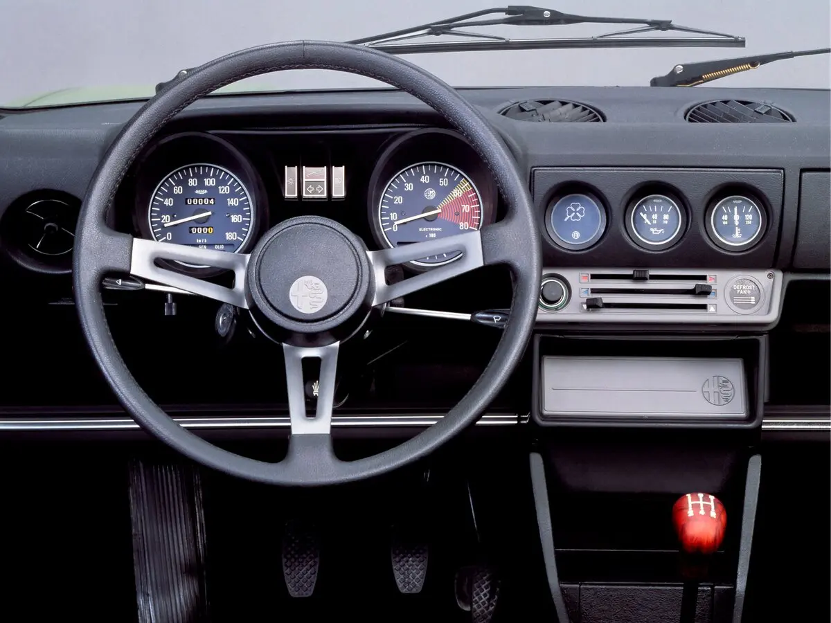 Alfa Romeo Alfasud I Рестайлинг 1 Фастбек TI — фото 6