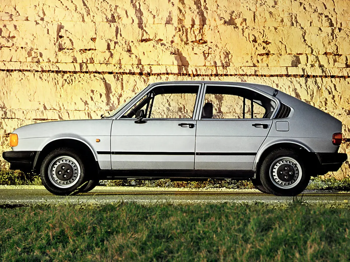 Alfa Romeo Alfasud I Рестайлинг 2 Фастбек Berlina — фото 3