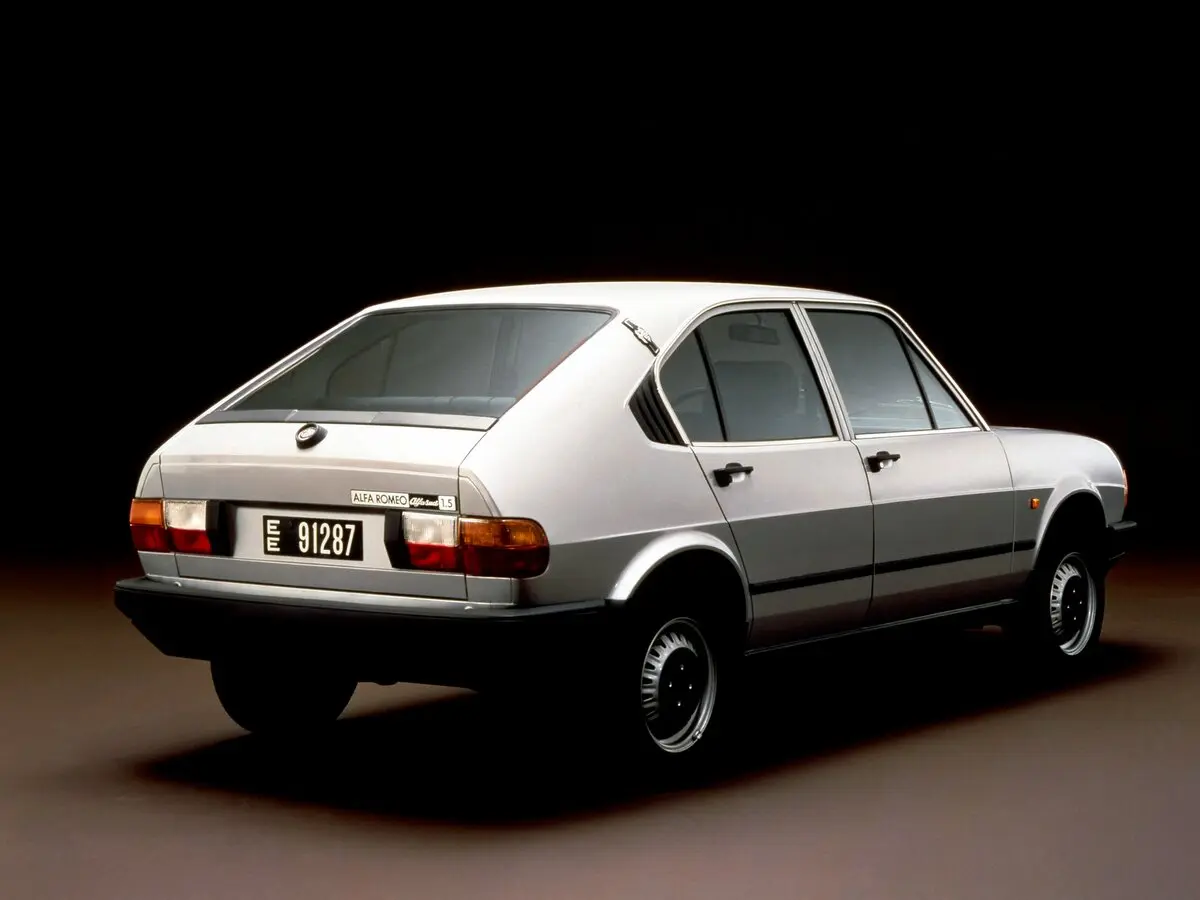 Alfa Romeo Alfasud I Рестайлинг 2 Фастбек Berlina — фото 4
