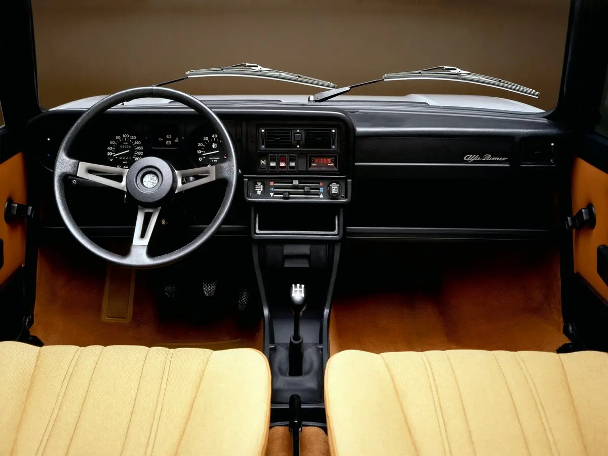 Alfa Romeo Alfasud I Рестайлинг 2 Фастбек Berlina — фото 5