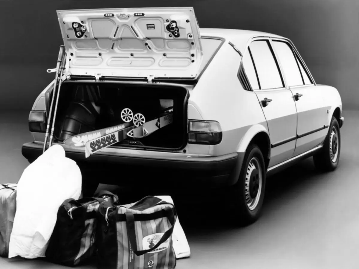 Alfa Romeo Alfasud I Рестайлинг 2 Фастбек Berlina — фото 6