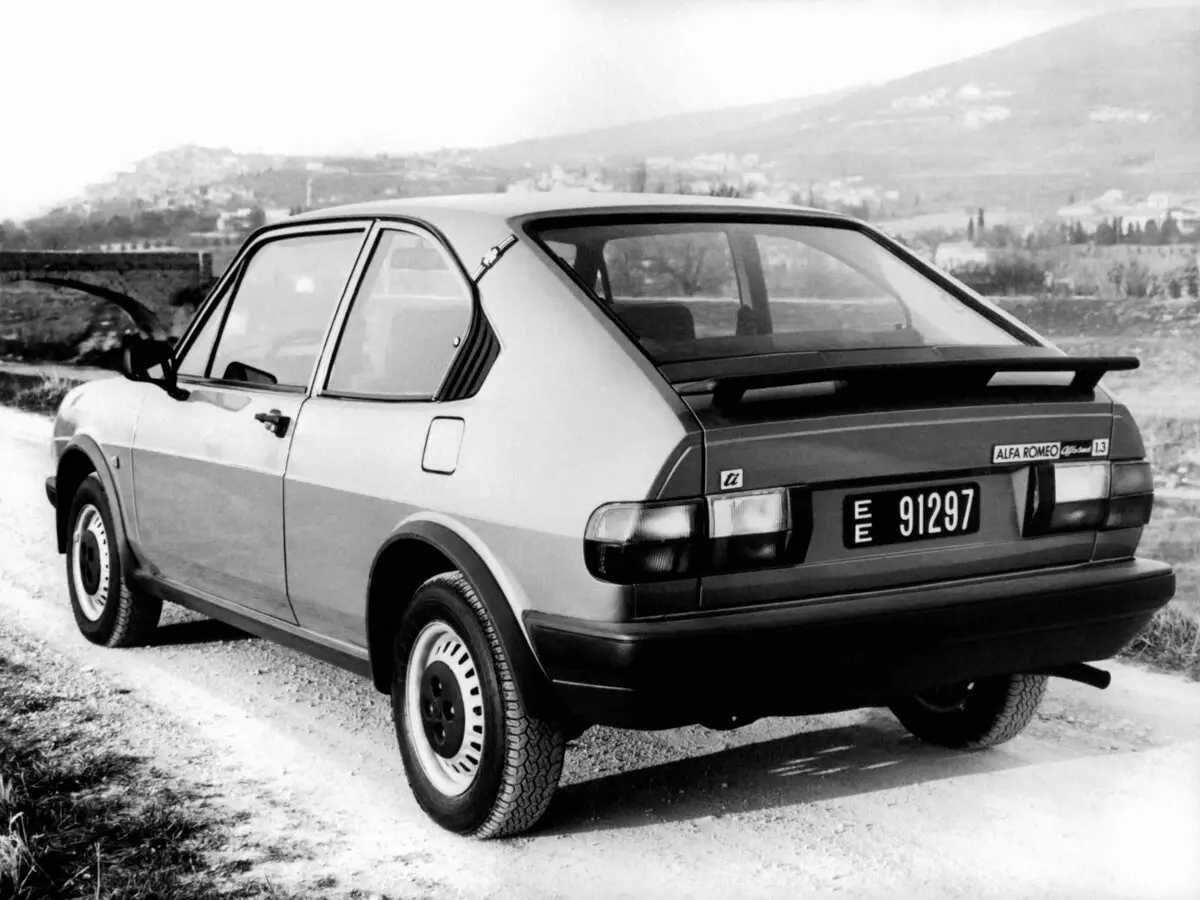 Alfa Romeo Alfasud I Рестайлинг 2 Фастбек TI — фото 4