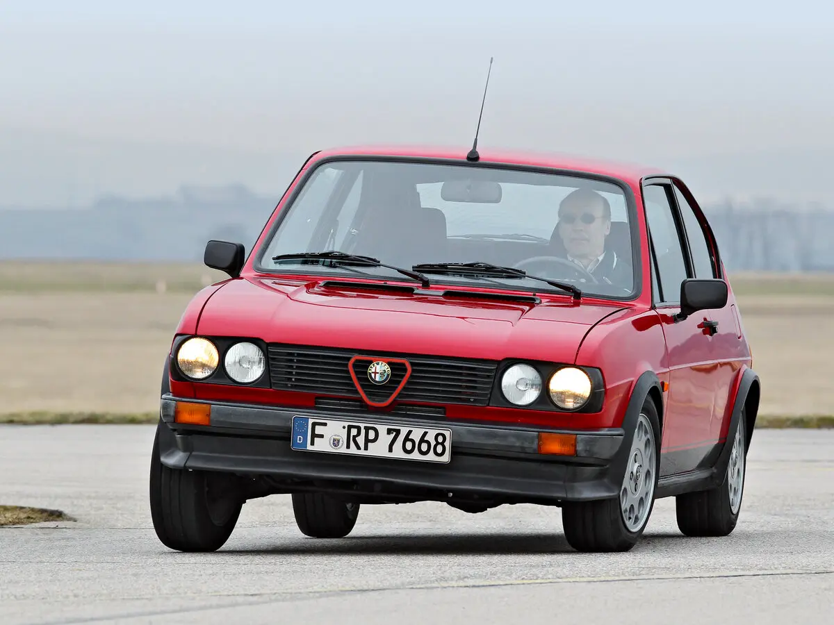 Alfa Romeo Alfasud I Рестайлинг 2 Хэтчбек 3 дв. TI — фото 2