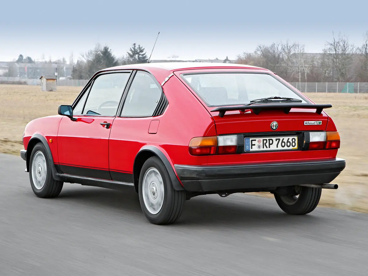 Alfa Romeo Alfasud I Рестайлинг 2 Хэтчбек 3 дв. TI — фото 3