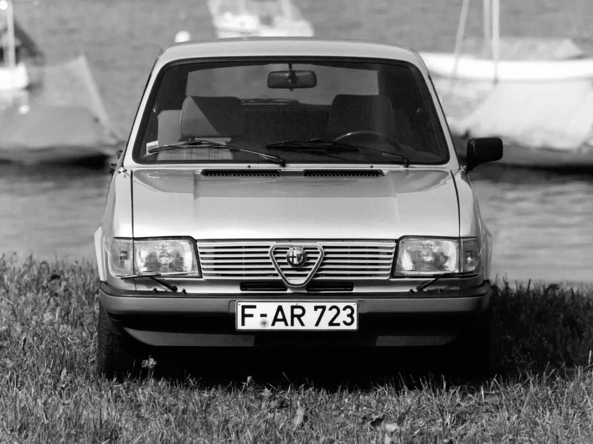 Alfa Romeo Alfasud I Рестайлинг 2 Хэтчбек 5 дв. — фото 3