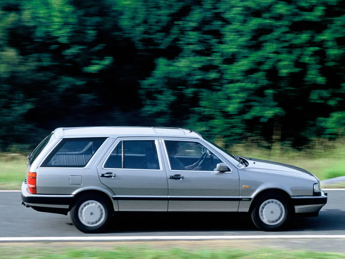 Lancia Thema I Рестайлинг Универсал 5 дв. — photo 2