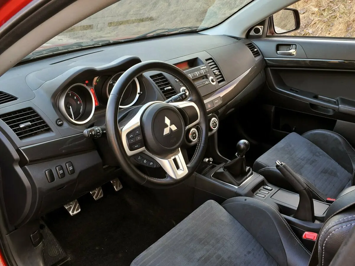 Mitsubishi Lancer Evolution X Седан — сүрөт 8