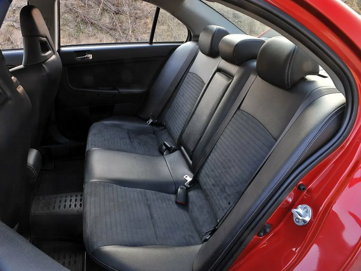 Mitsubishi Lancer Evolution X Седан — сүрөт 11