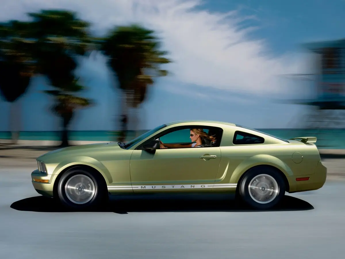 Ford Mustang V Купе — 照片 2