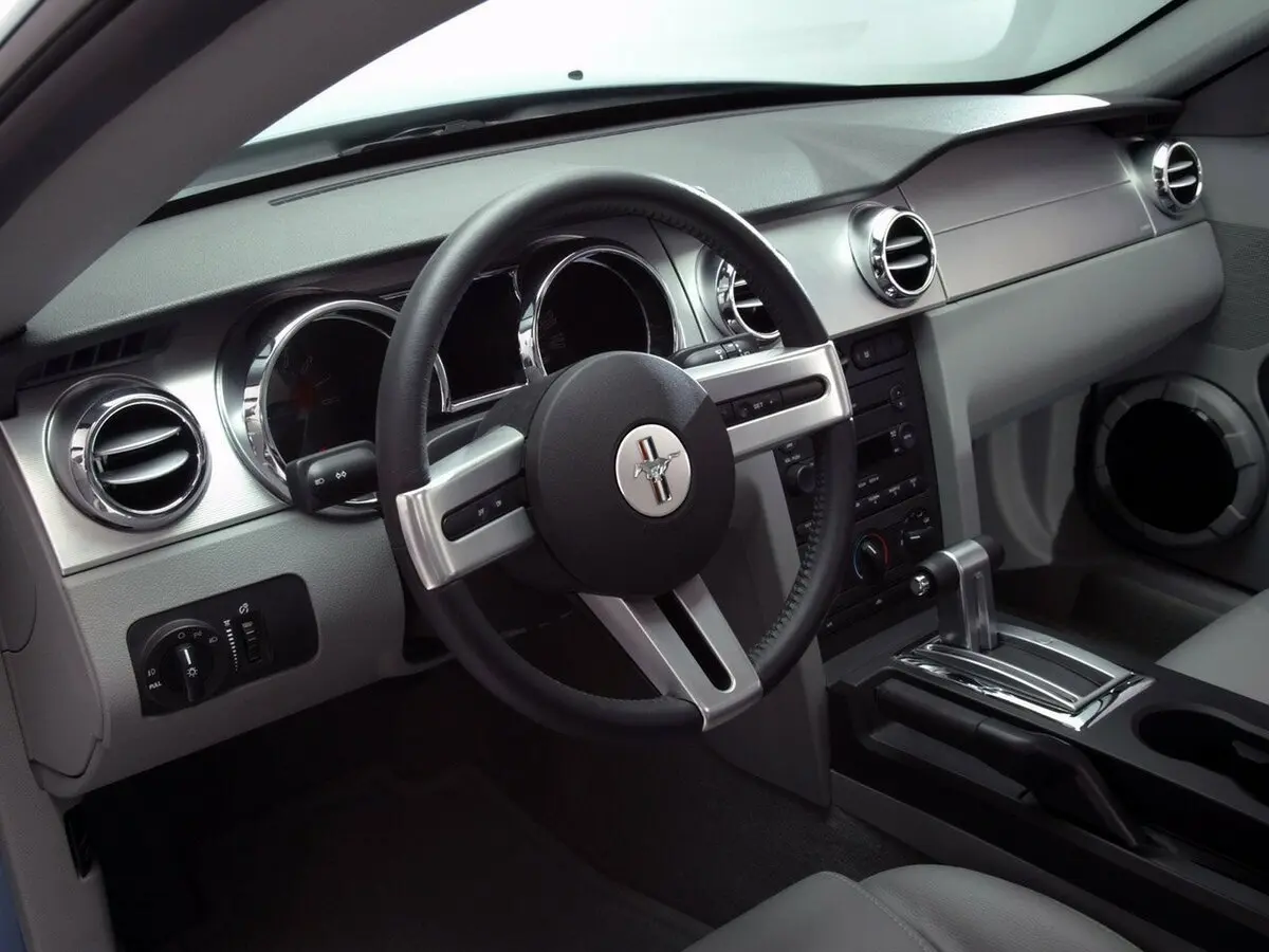 Ford Mustang V Купе — 照片 7