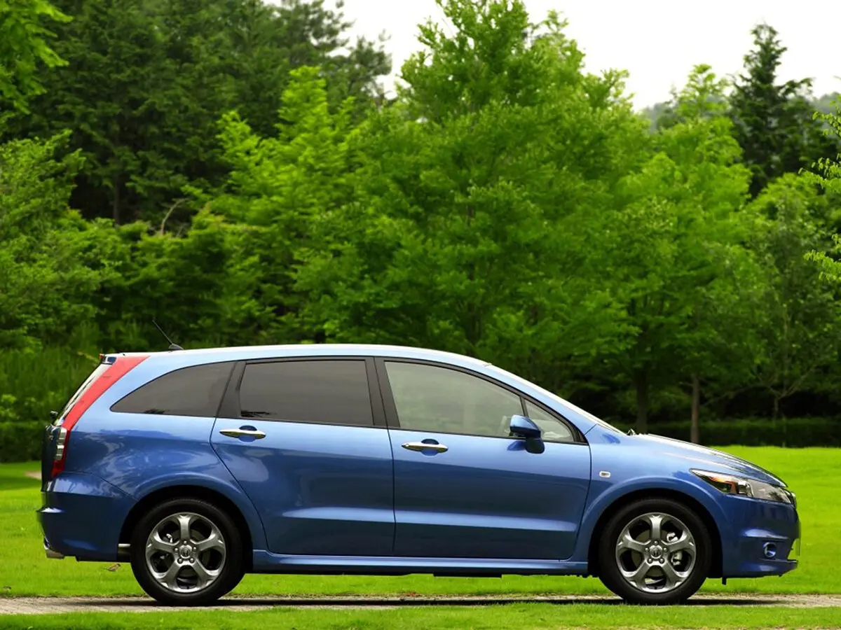 Honda Stream II Компактвэн — фото 2
