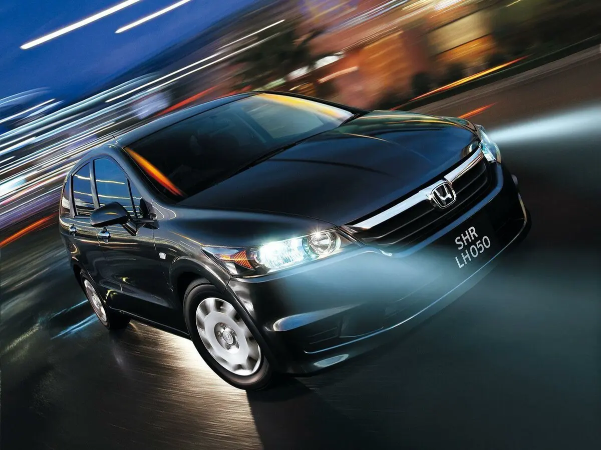 Honda Stream II Компактвэн — фото 7
