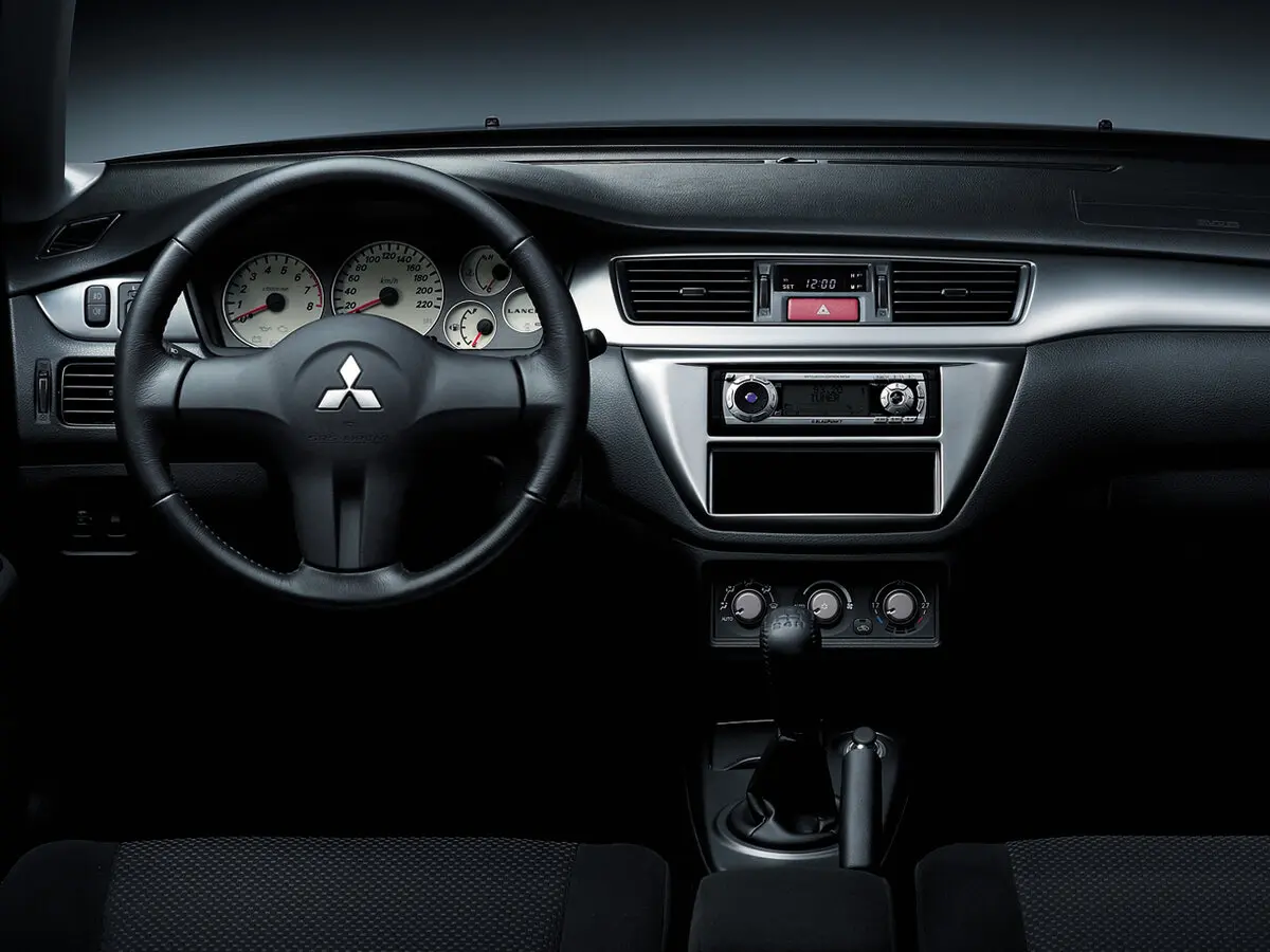 Mitsubishi Lancer IX Рестайлинг Седан — фото 5