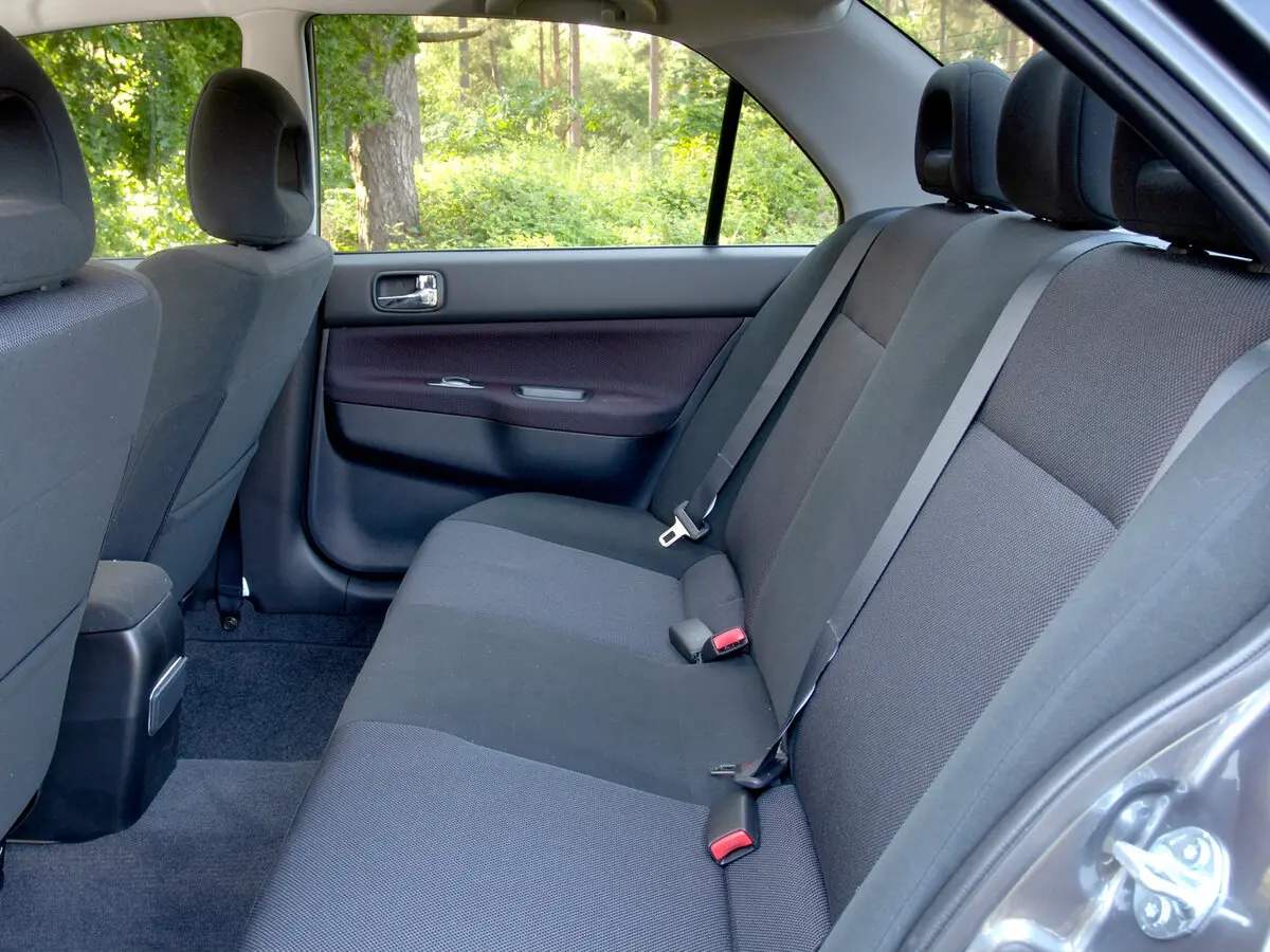 Mitsubishi Lancer IX Рестайлинг Седан — фото 7