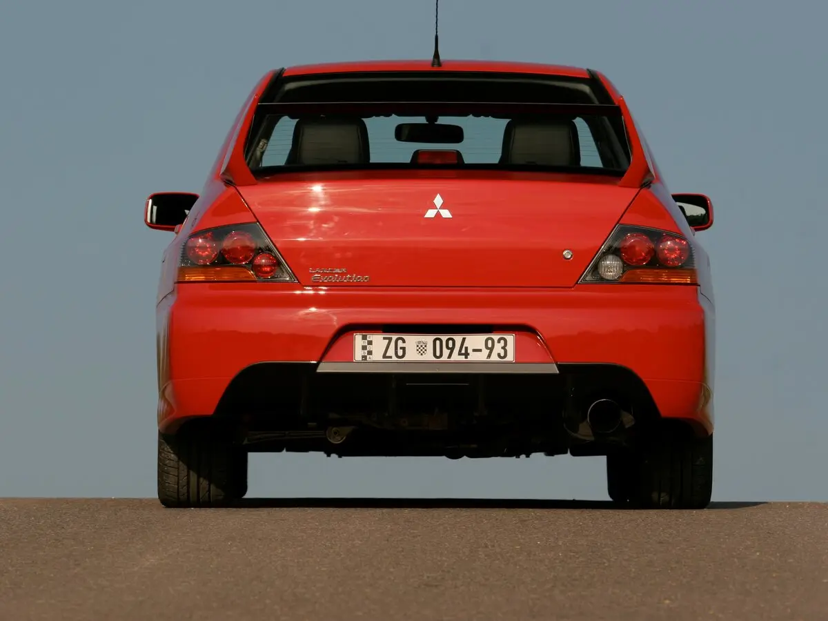 Mitsubishi Lancer Evolution IX Седан — photo 4