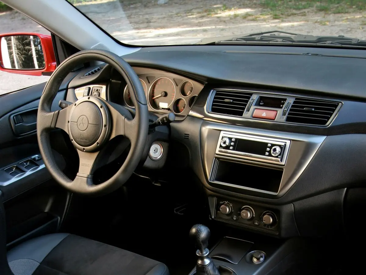 Mitsubishi Lancer Evolution IX Седан — photo 7