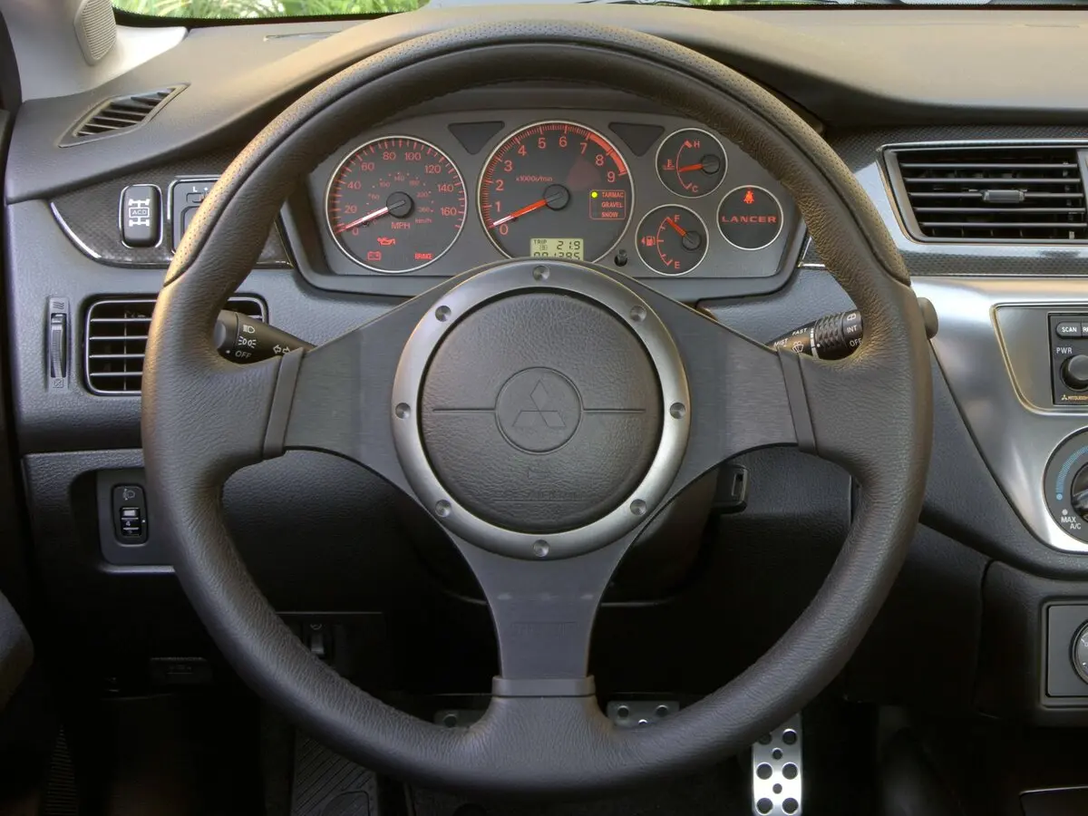 Mitsubishi Lancer Evolution IX Седан — photo 9