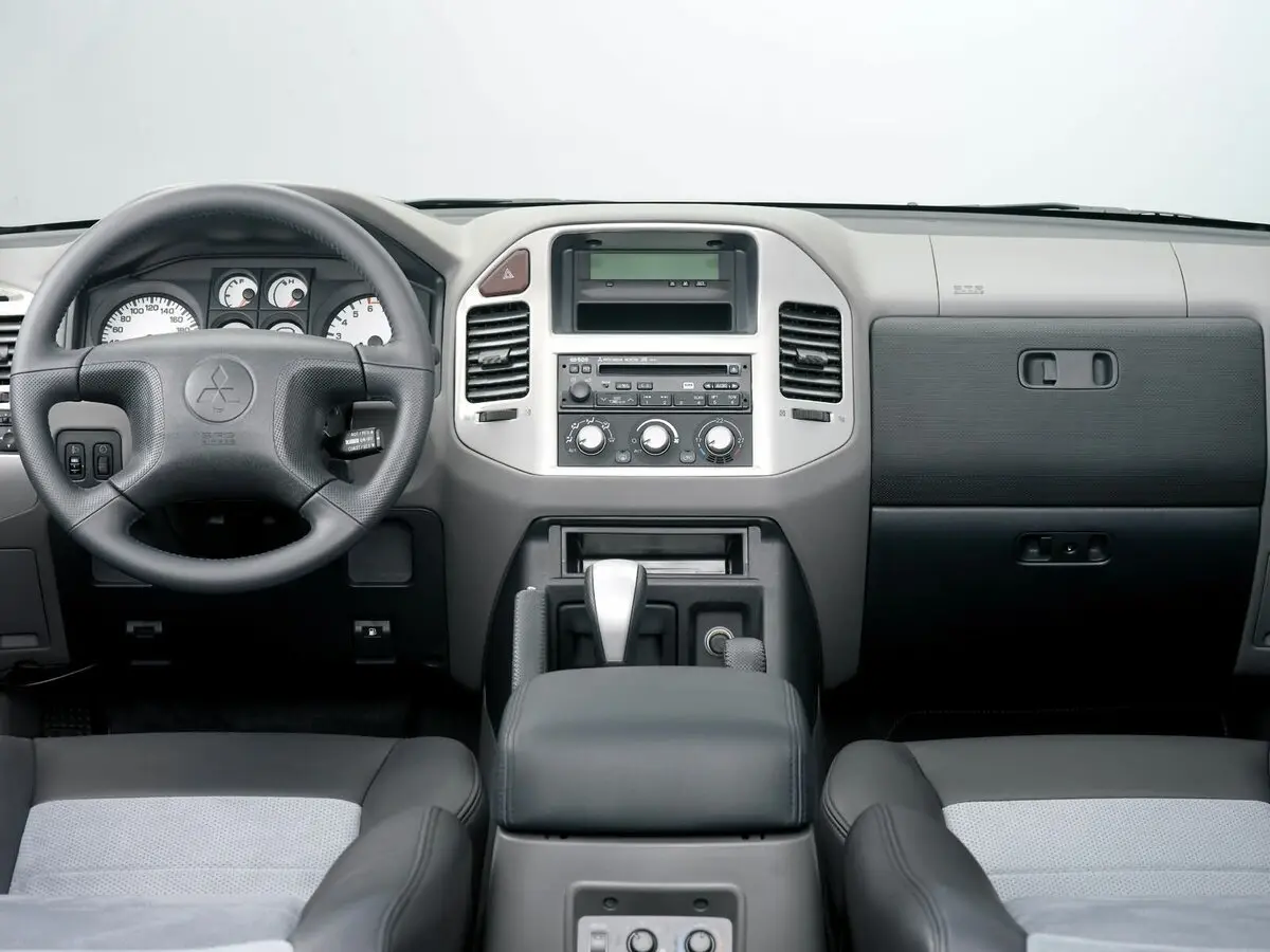 Mitsubishi Pajero III Внедорожник 3 дв. — сүрөт 5