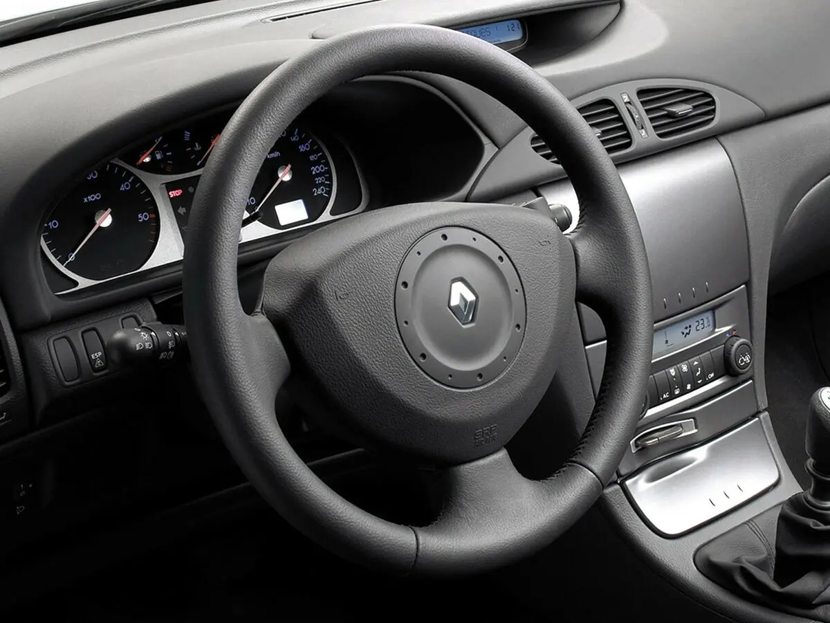Renault Laguna II Лифтбек — сүрөт 6