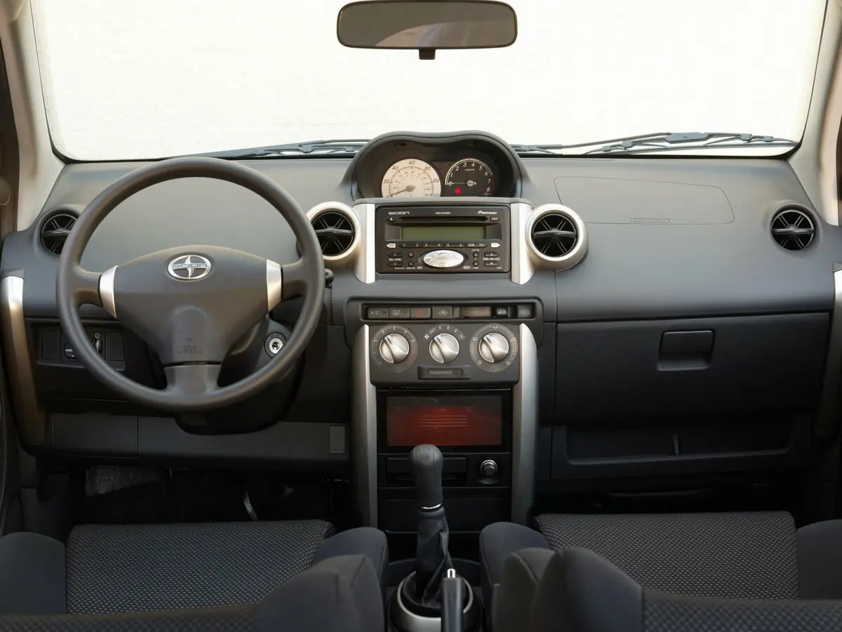 Scion xA 2003 – 2006 Хэтчбек 5 дв. — сүрөт 4