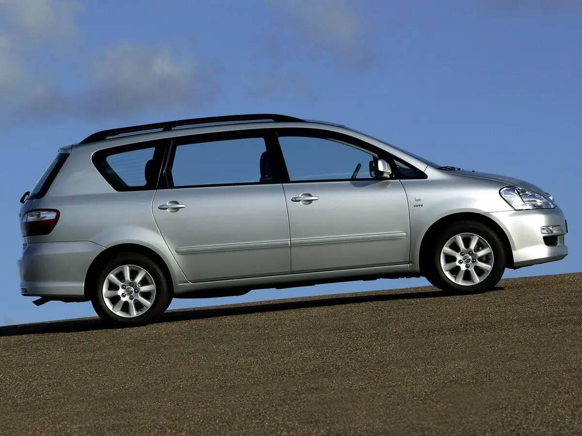 Toyota Avensis Verso I Рестайлинг Компактвэн — сүрөт 2