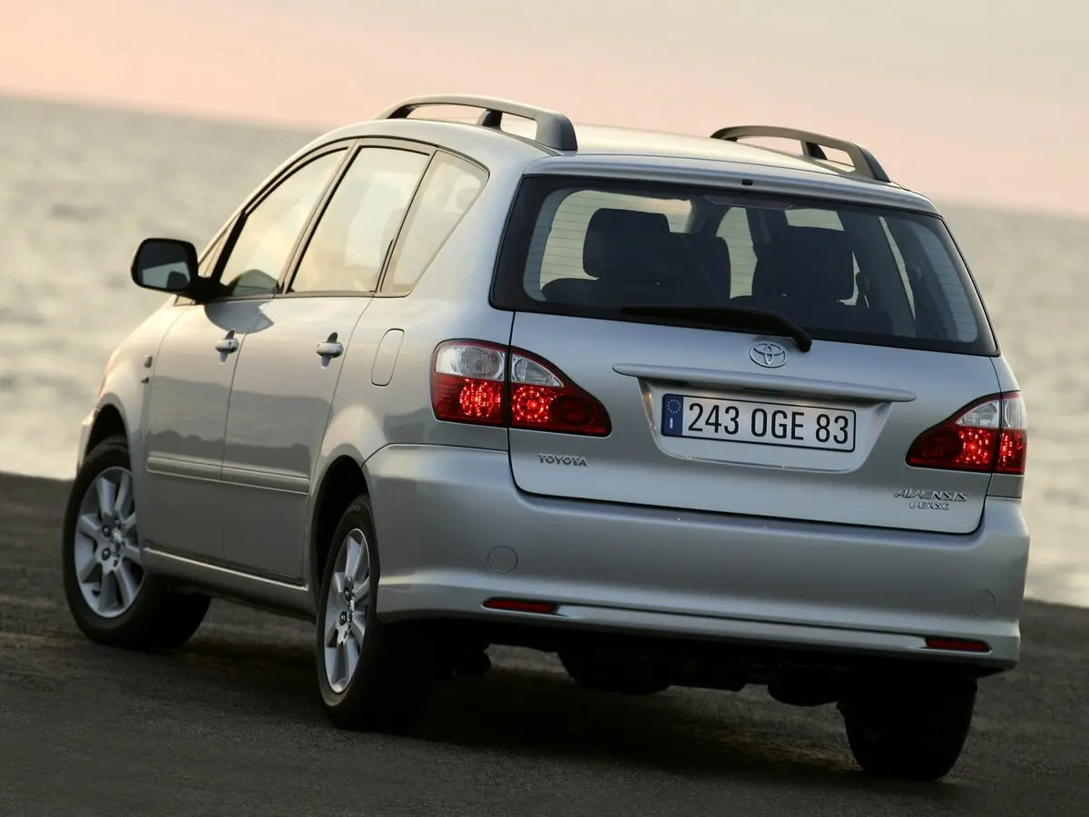 Toyota Avensis Verso I Рестайлинг Компактвэн — сүрөт 4