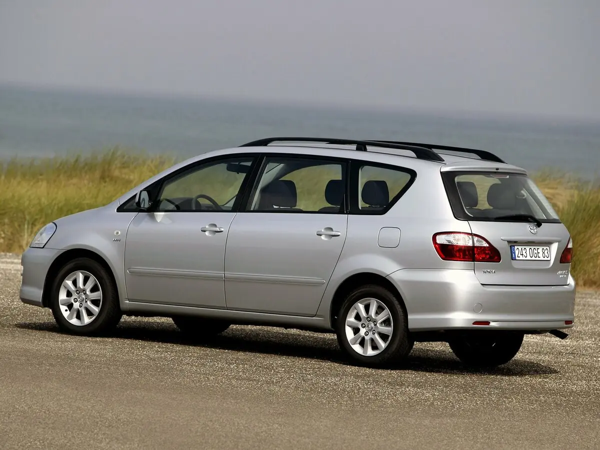 Toyota Avensis Verso I Рестайлинг Компактвэн — сүрөт 5