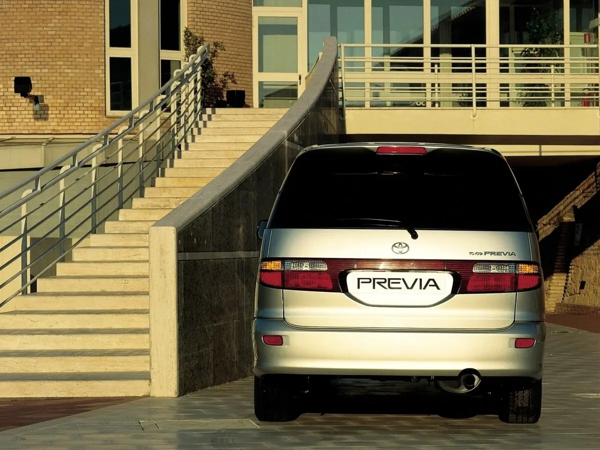 Toyota Previa II (XR30, XR40) Минивэн — photo 4