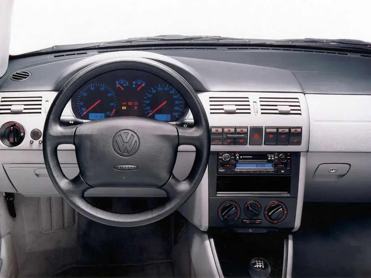 Volkswagen Pointer 2003 – 2006 Хэтчбек 3 дв. — сүрөт 2
