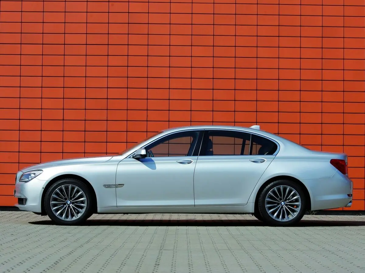 BMW 7 серии V (F01/F02/F04) Седан — 照片 2