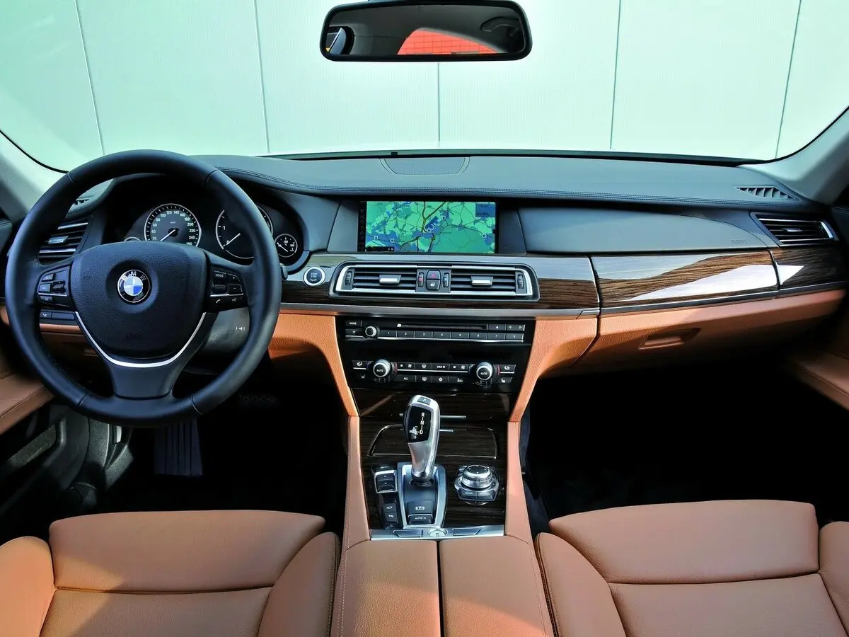 BMW 7 серии V (F01/F02/F04) Седан — 照片 6