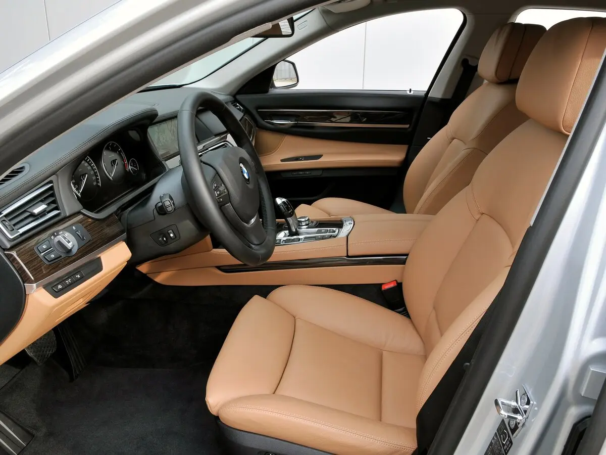 BMW 7 серии V (F01/F02/F04) Седан — 照片 7
