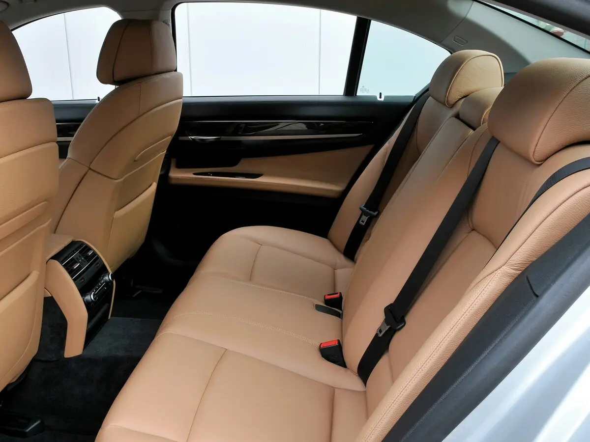 BMW 7 серии V (F01/F02/F04) Седан — 照片 10