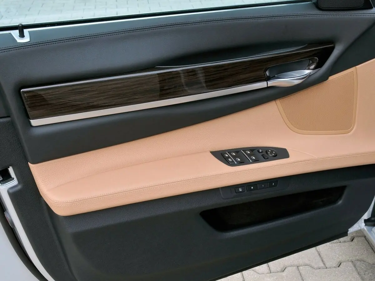 BMW 7 серии V (F01/F02/F04) Седан — 照片 11