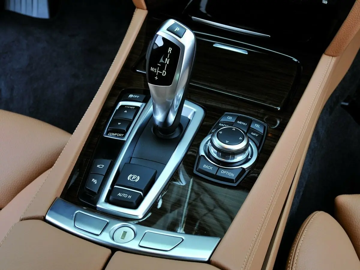 BMW 7 серии V (F01/F02/F04) Седан — 照片 12