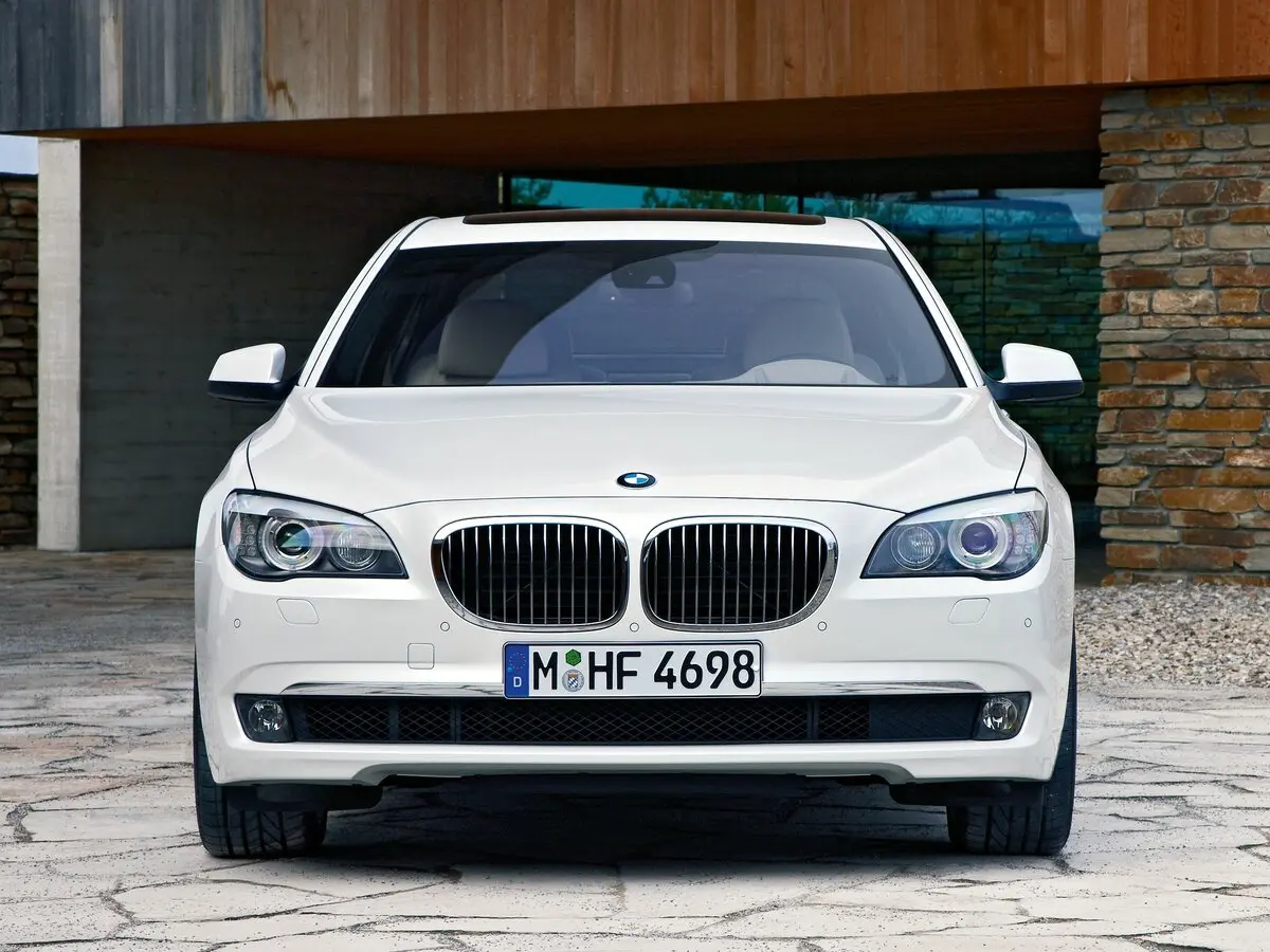 BMW 7 серии V (F01/F02/F04) Седан Long — 照片 3
