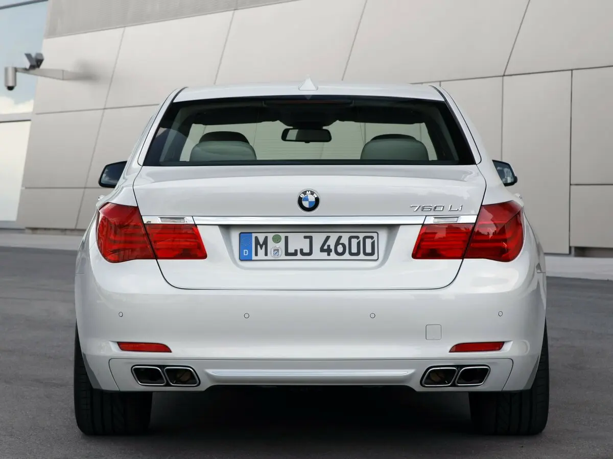 BMW 7 серии V (F01/F02/F04) Седан Long — 照片 4