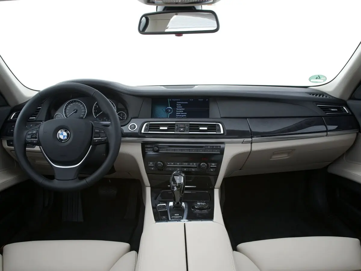 BMW 7 серии V (F01/F02/F04) Седан Long — 照片 6