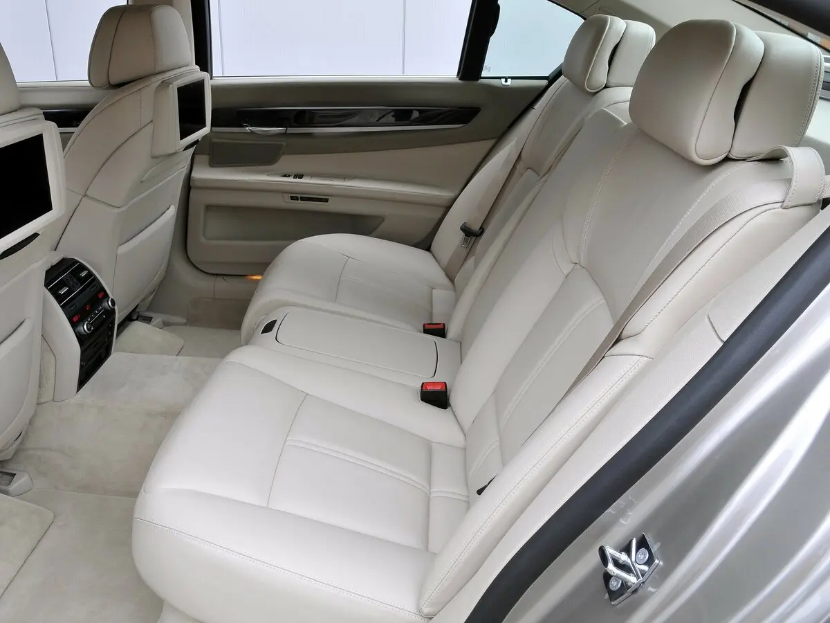 BMW 7 серии V (F01/F02/F04) Седан Long — 照片 11