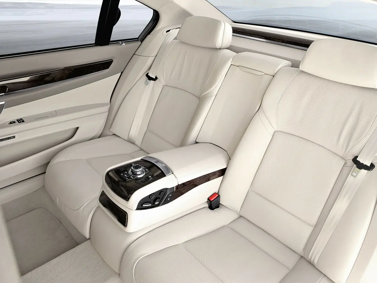 BMW 7 серии V (F01/F02/F04) Седан Long — 照片 12