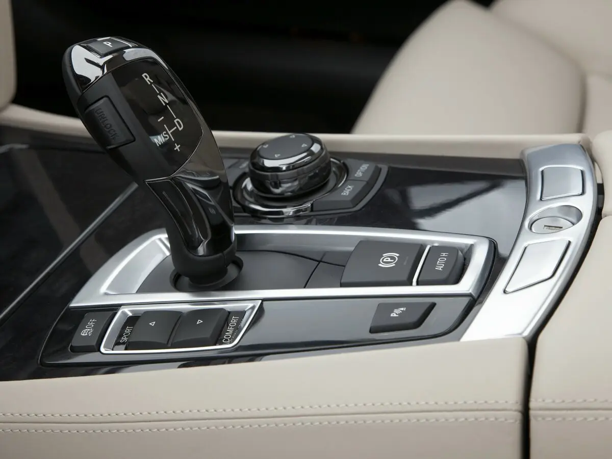 BMW 7 серии V (F01/F02/F04) Седан Long — 照片 14