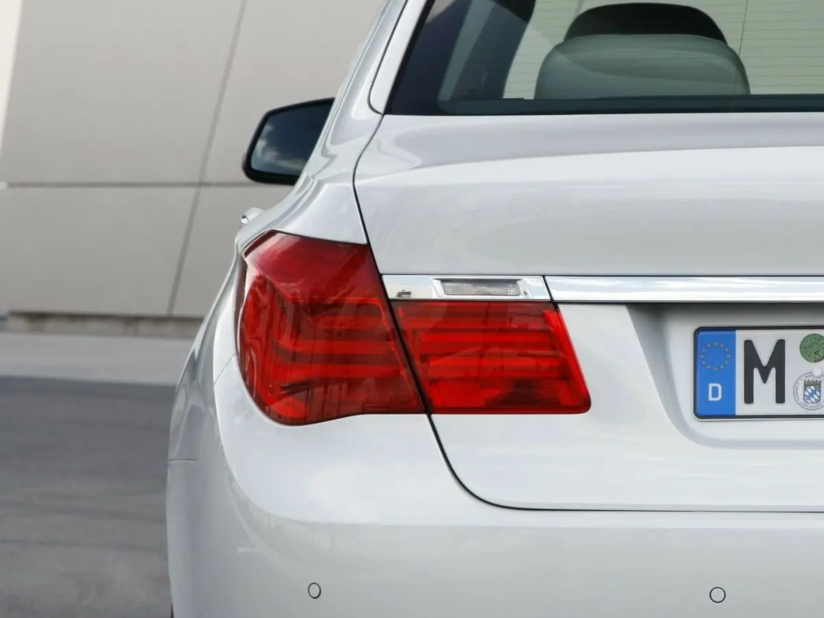 BMW 7 серии V (F01/F02/F04) Седан Long — 照片 18