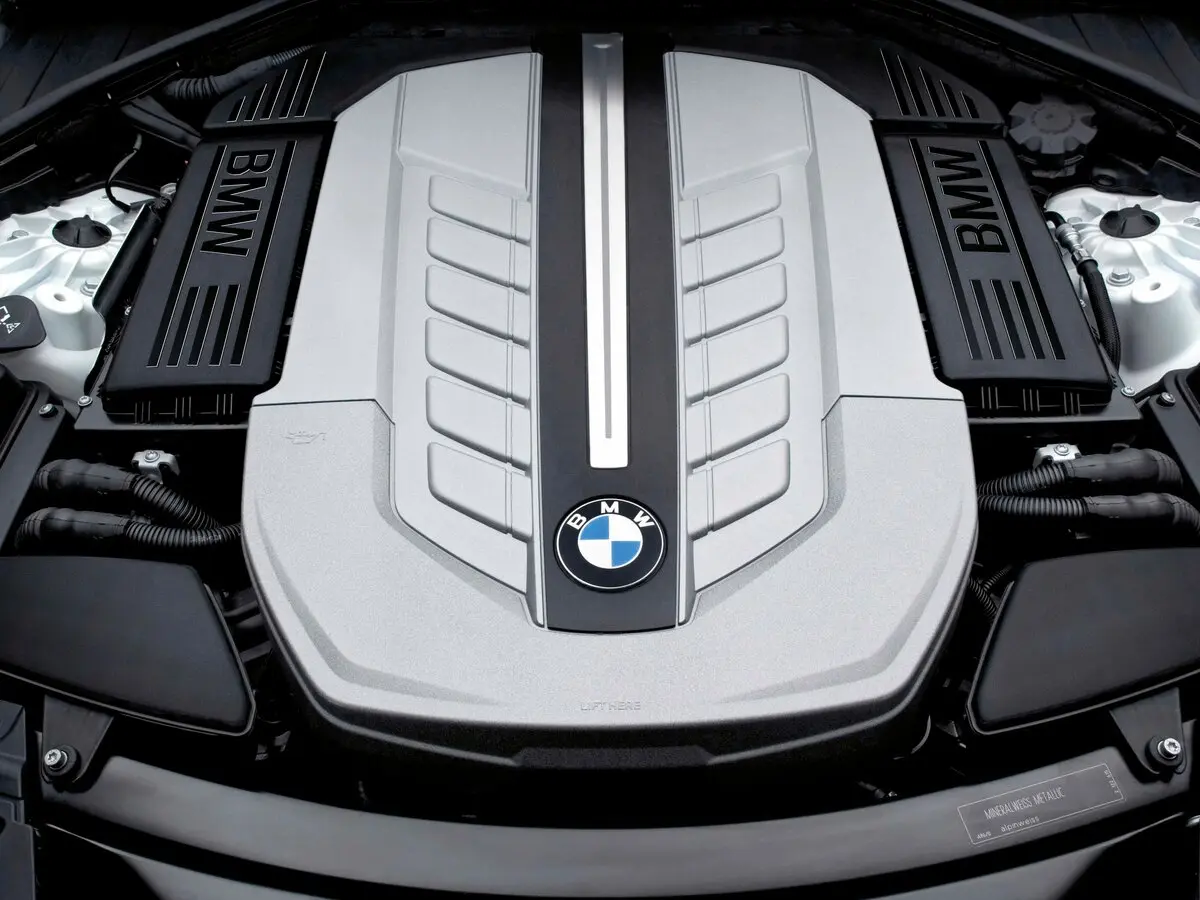 BMW 7 серии V (F01/F02/F04) Седан Long — 照片 20