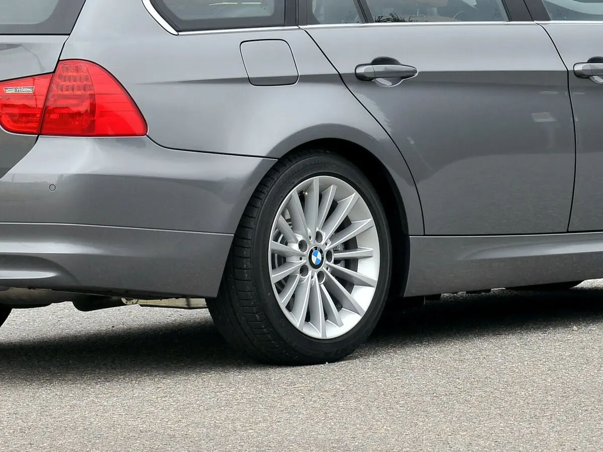 BMW 3 серии V (E90/E91/E92/E93) Рестайлинг Универсал 5 дв. — сүрөт 18