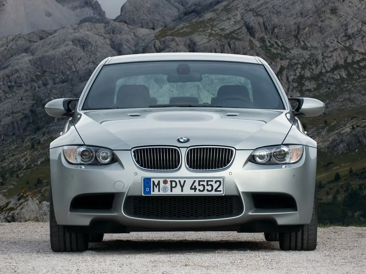 BMW M3 IV (E90) Седан — сүрөт 3