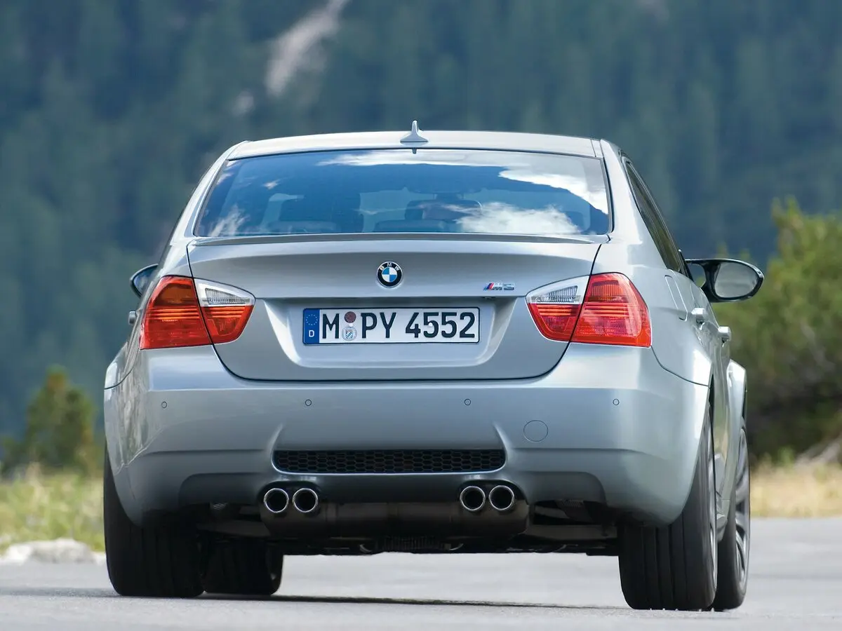 BMW M3 IV (E90) Седан — сүрөт 4