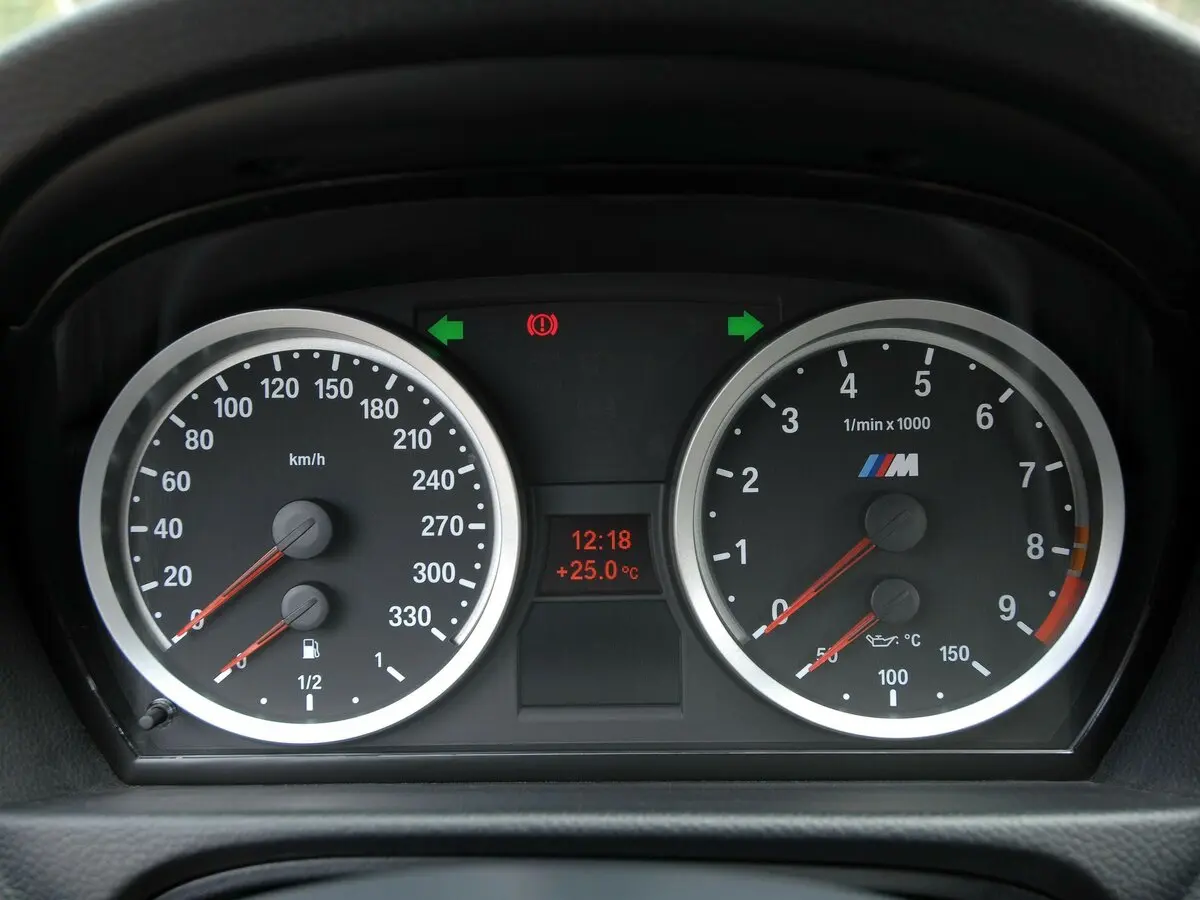 BMW M3 IV (E90) Седан — сүрөт 8