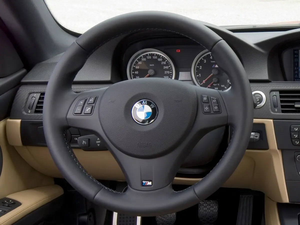 BMW M3 IV (E90) Седан — сүрөт 9